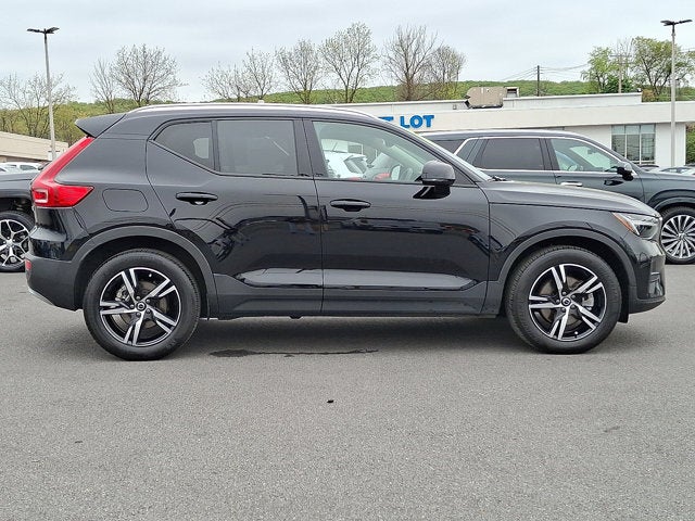 2023 Volvo XC40 Core