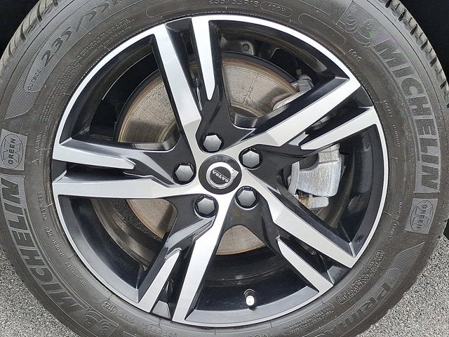 2023 Volvo XC40 Core