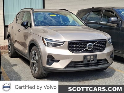 2023 Volvo XC40 Plus Dark Theme