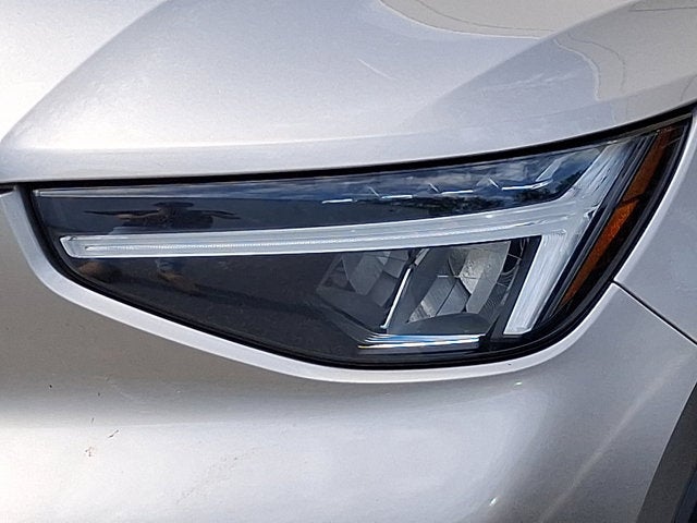 2023 Volvo XC40 Plus Dark Theme