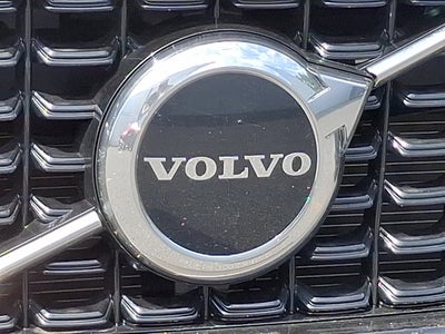 2023 Volvo XC40 Plus Dark Theme