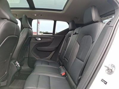 2023 Volvo XC40 Plus Dark Theme