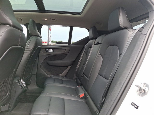 2023 Volvo XC40 Plus Dark Theme