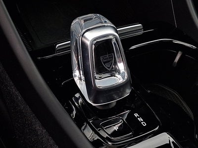 2023 Volvo XC40 Plus Dark Theme