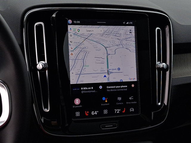 2023 Volvo XC40 Plus Dark Theme