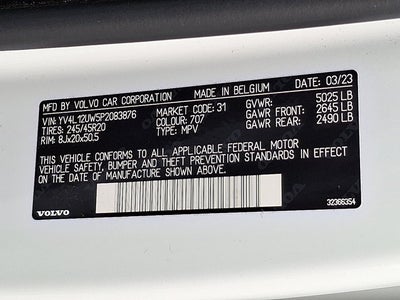 2023 Volvo XC40 Plus Dark Theme