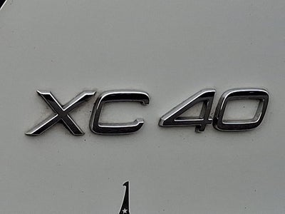 2023 Volvo XC40 Plus Dark Theme