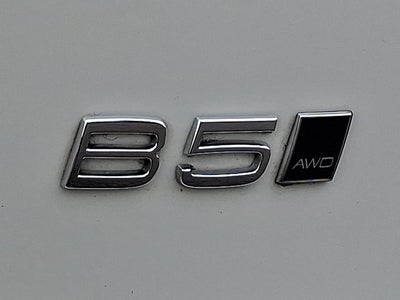 2023 Volvo XC40 Plus Dark Theme