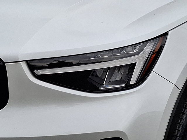 2023 Volvo XC40 Plus Dark Theme