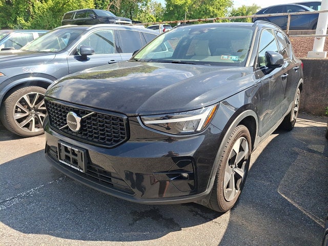 2023 Volvo XC40 Plus Dark Theme