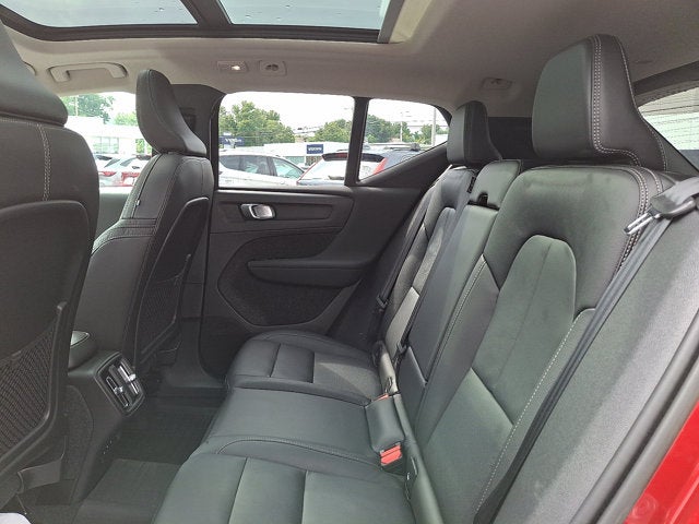 2023 Volvo XC40 Plus Dark Theme