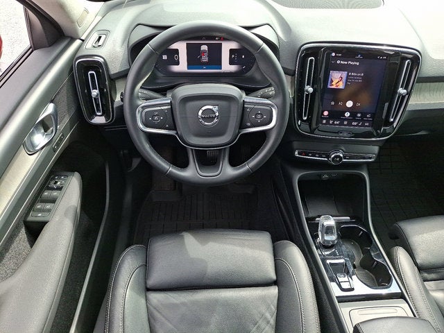 2023 Volvo XC40 Plus Dark Theme