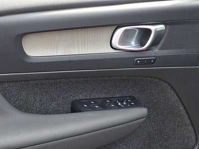 2023 Volvo XC40 Plus Dark Theme