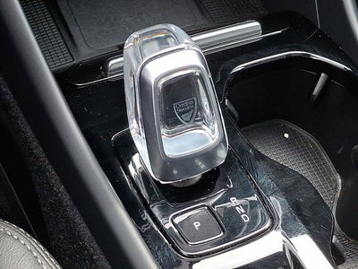 2023 Volvo XC40 Plus Dark Theme