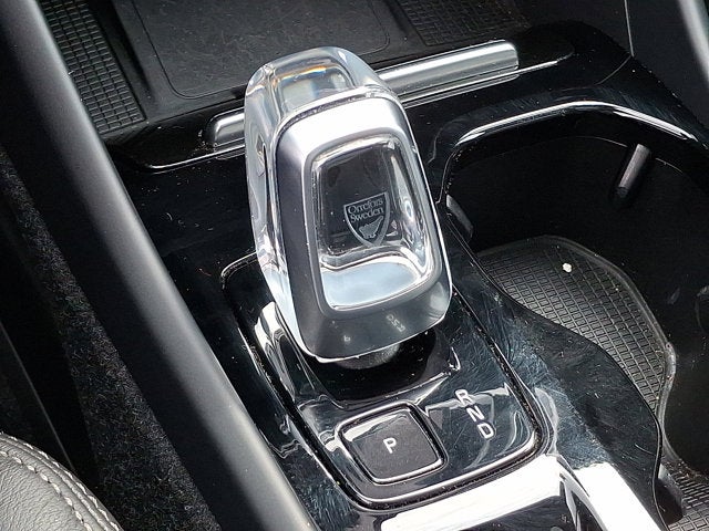 2023 Volvo XC40 Plus Dark Theme