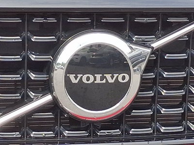 2023 Volvo XC40 Plus Dark Theme