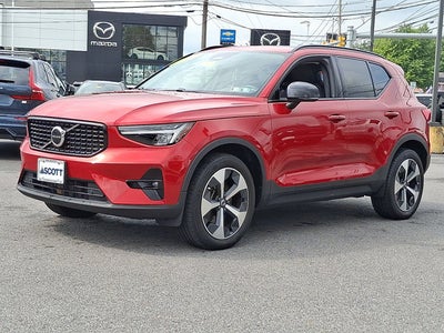 2023 Volvo XC40 Plus Dark Theme