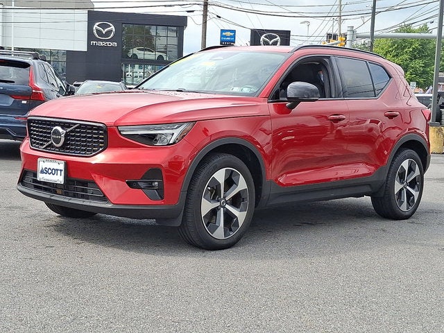 2023 Volvo XC40 Plus Dark Theme