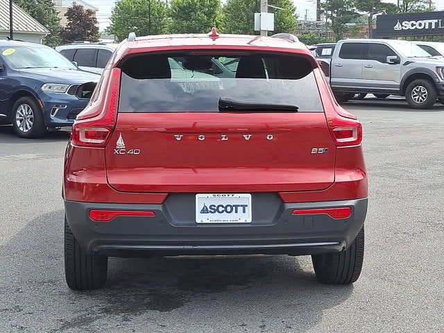 2023 Volvo XC40 Plus Dark Theme