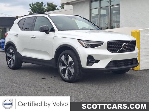 2023 Volvo XC40 Plus Dark Theme