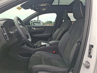 2023 Volvo XC40 Plus Dark Theme