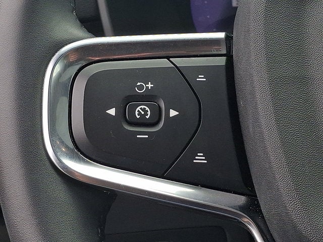 2023 Volvo XC40 Plus Dark Theme