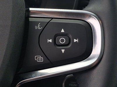 2023 Volvo XC40 Plus Dark Theme