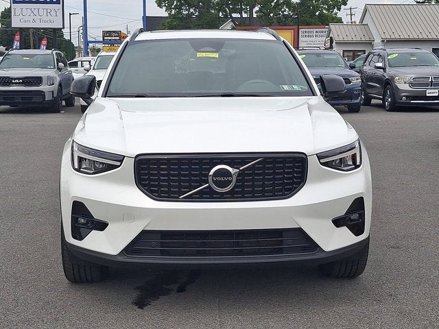 2023 Volvo XC40 Plus Dark Theme