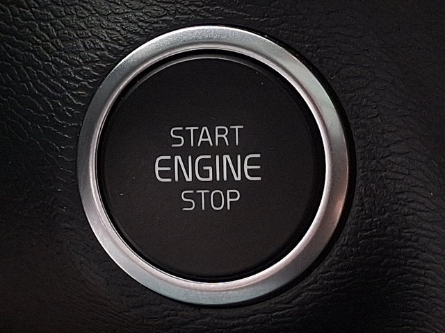 2023 Volvo XC40 Plus Dark Theme