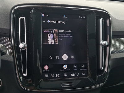 2023 Volvo XC40 Plus Dark Theme