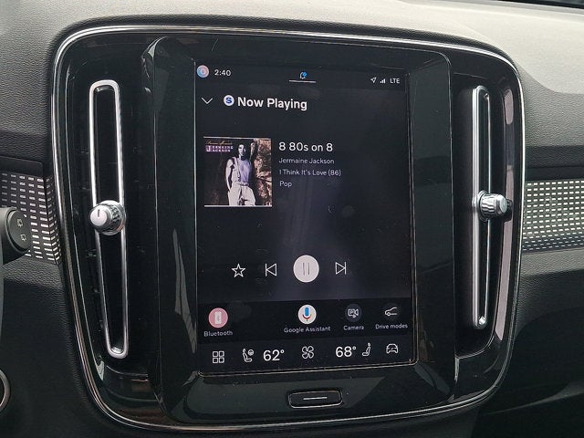 2023 Volvo XC40 Plus Dark Theme