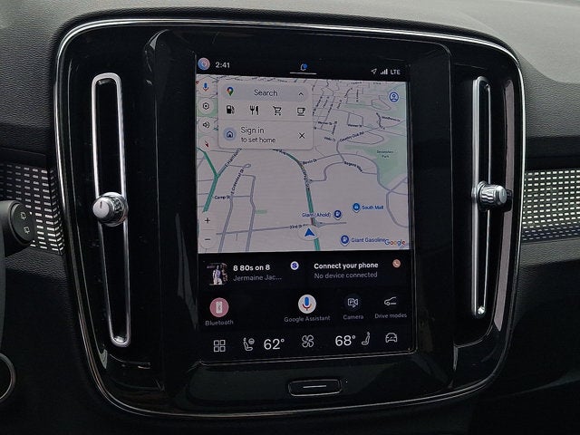 2023 Volvo XC40 Plus Dark Theme