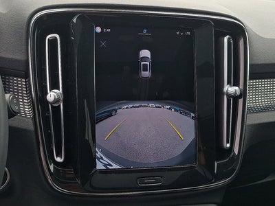 2023 Volvo XC40 Plus Dark Theme