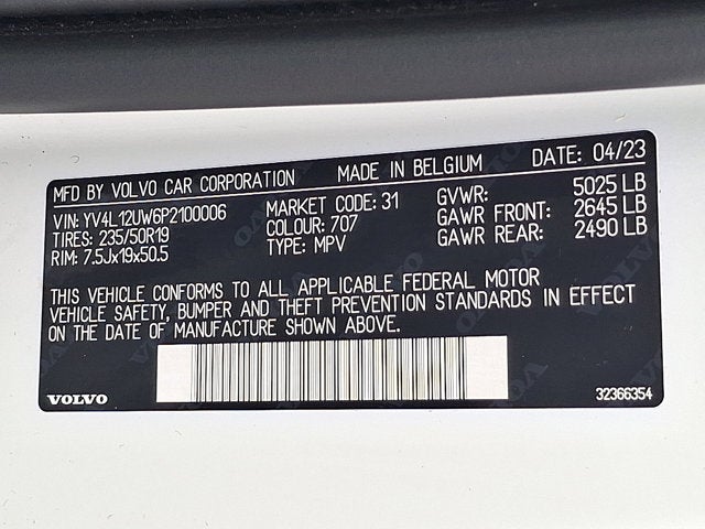 2023 Volvo XC40 Plus Dark Theme