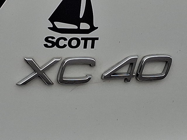 2023 Volvo XC40 Plus Dark Theme