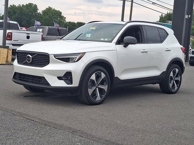 2023 Volvo XC40 Plus Dark Theme