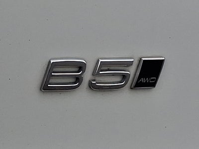2023 Volvo XC40 Plus Dark Theme