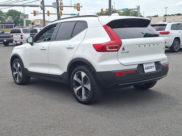 2023 Volvo XC40 Plus Dark Theme