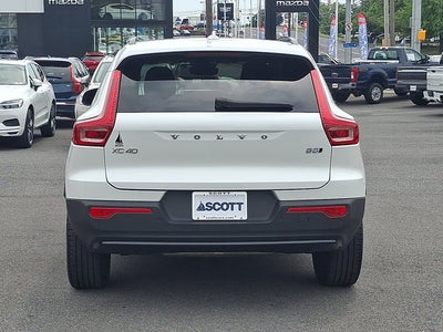 2023 Volvo XC40 Plus Dark Theme