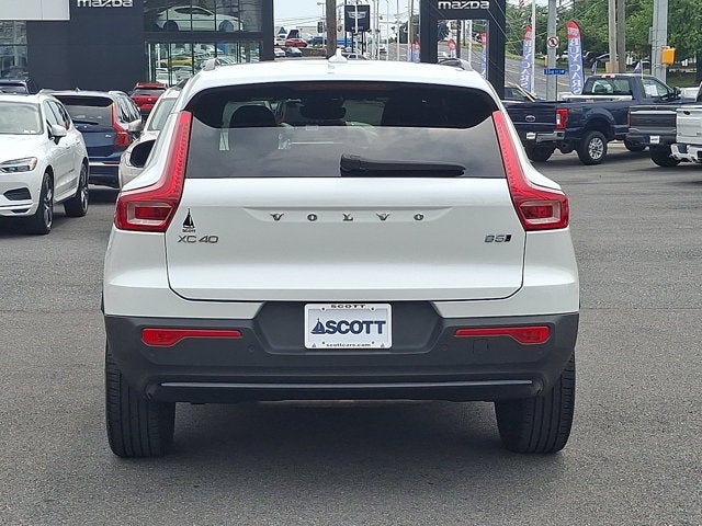 2023 Volvo XC40 Plus Dark Theme