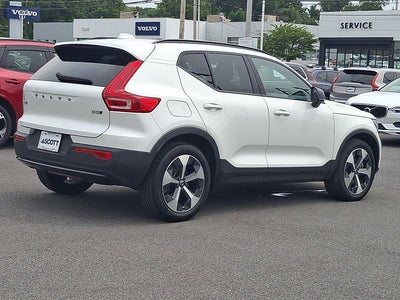 2023 Volvo XC40 Plus Dark Theme
