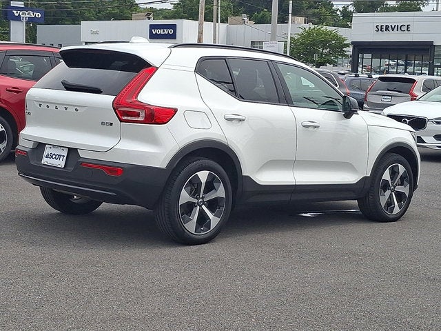 2023 Volvo XC40 Plus Dark Theme