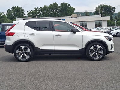 2023 Volvo XC40 Plus Dark Theme