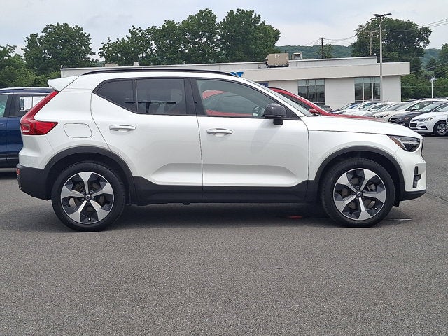 2023 Volvo XC40 Plus Dark Theme