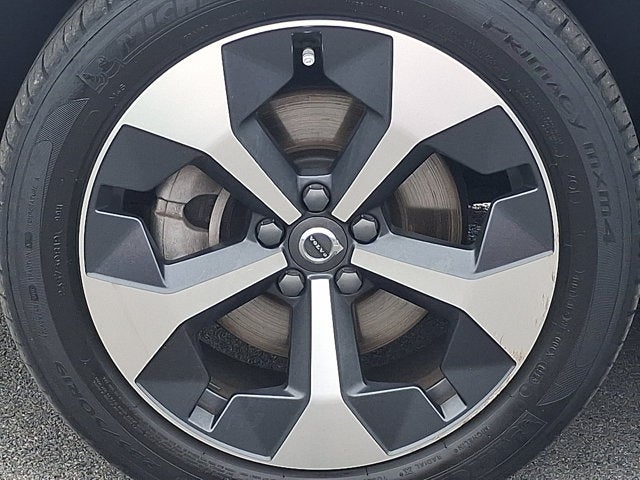 2023 Volvo XC40 Plus Dark Theme
