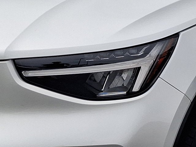 2023 Volvo XC40 Plus Dark Theme