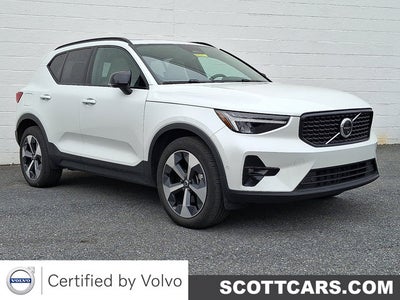 2023 Volvo XC40 Plus Dark Theme
