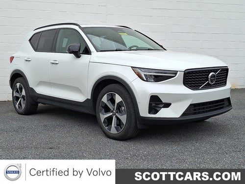 2023 Volvo XC40 Plus Dark Theme