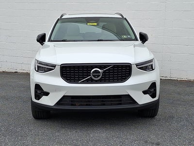 2023 Volvo XC40 Plus Dark Theme