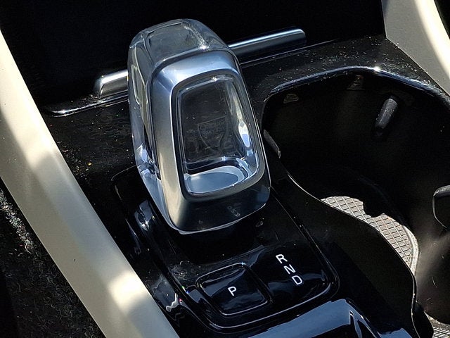 2023 Volvo XC40 Plus Dark Theme